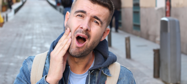 Dolor al masticar o dificultad para abrir la boca